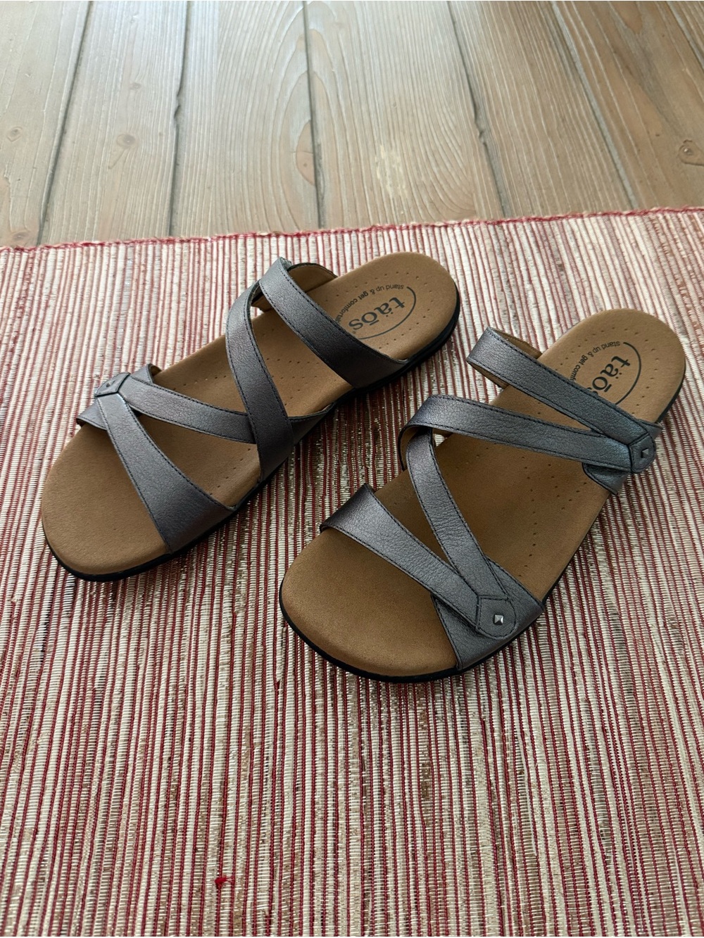 Taos Double U Women's Silver Sandals like new!!